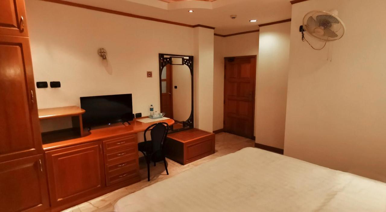 Max Residence Pattaya Exterior photo